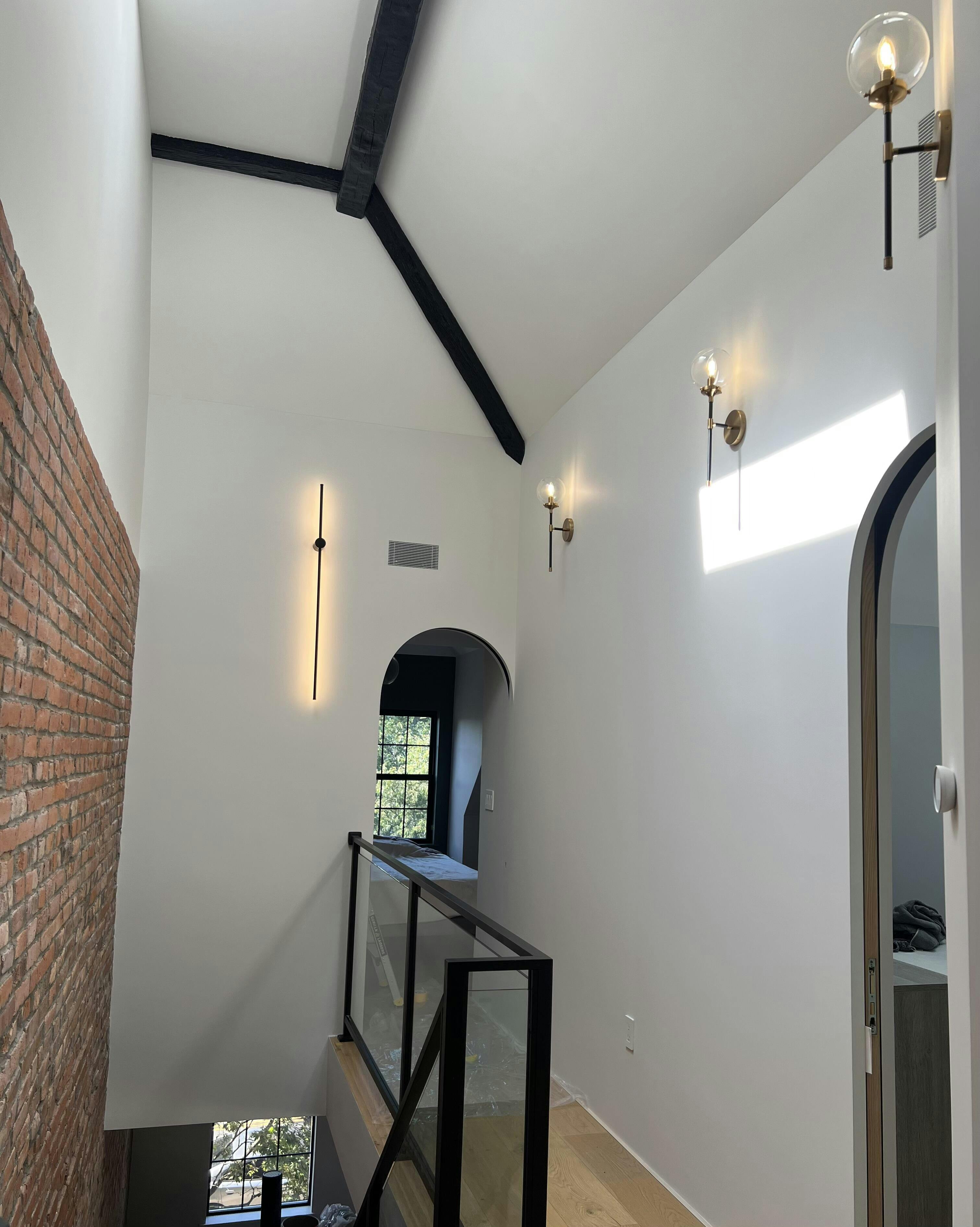 Minimalist modern wall sconce Gold & white