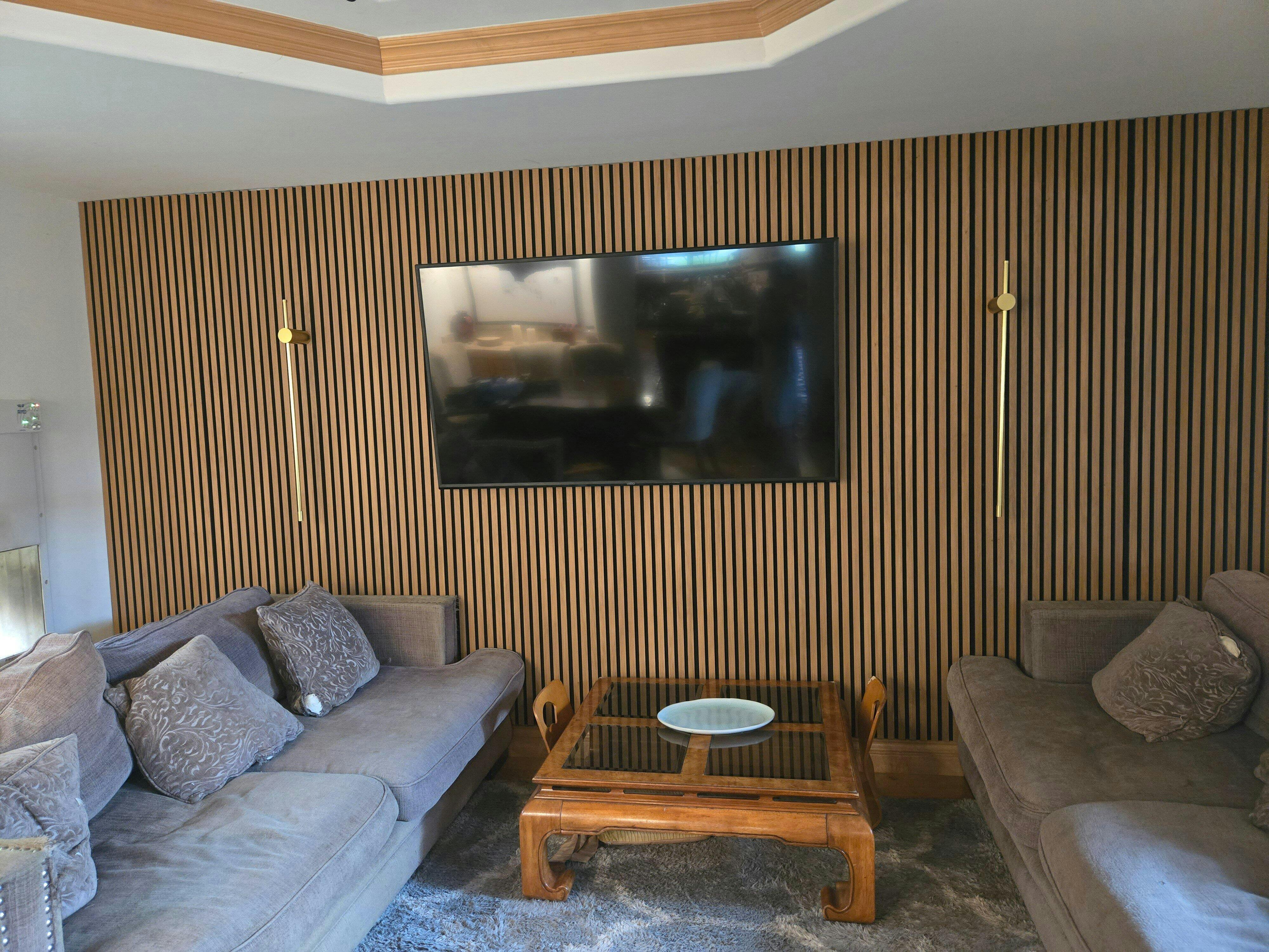 Minimalist modern wall sconce Gold & white