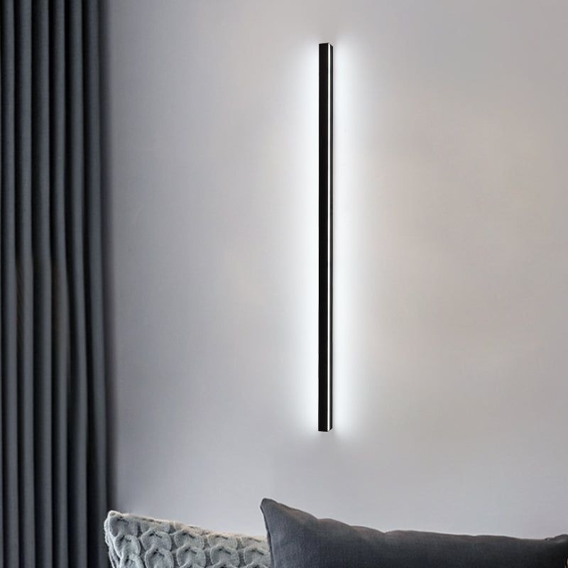 Minimalist wall lamp